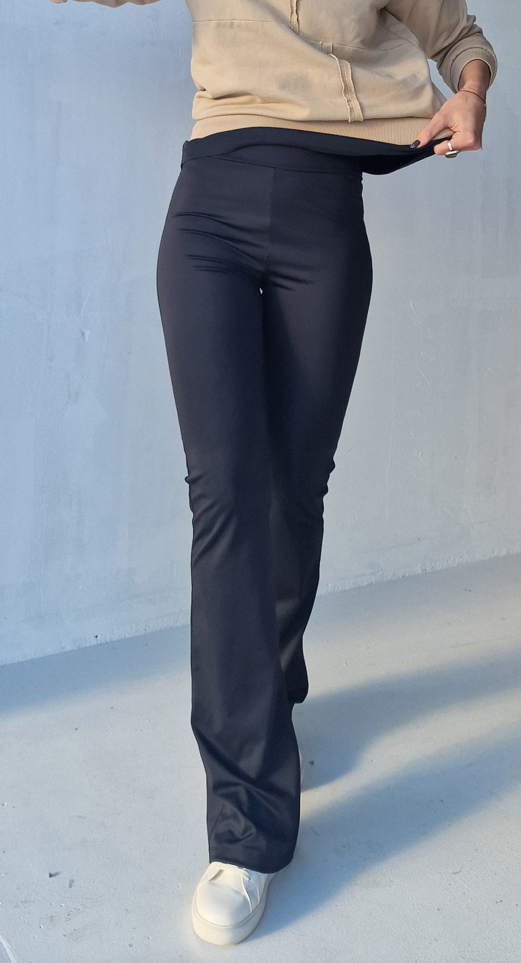 Extra lange sport flared | van sportstof | zwart | tall | lengte 34 & 36