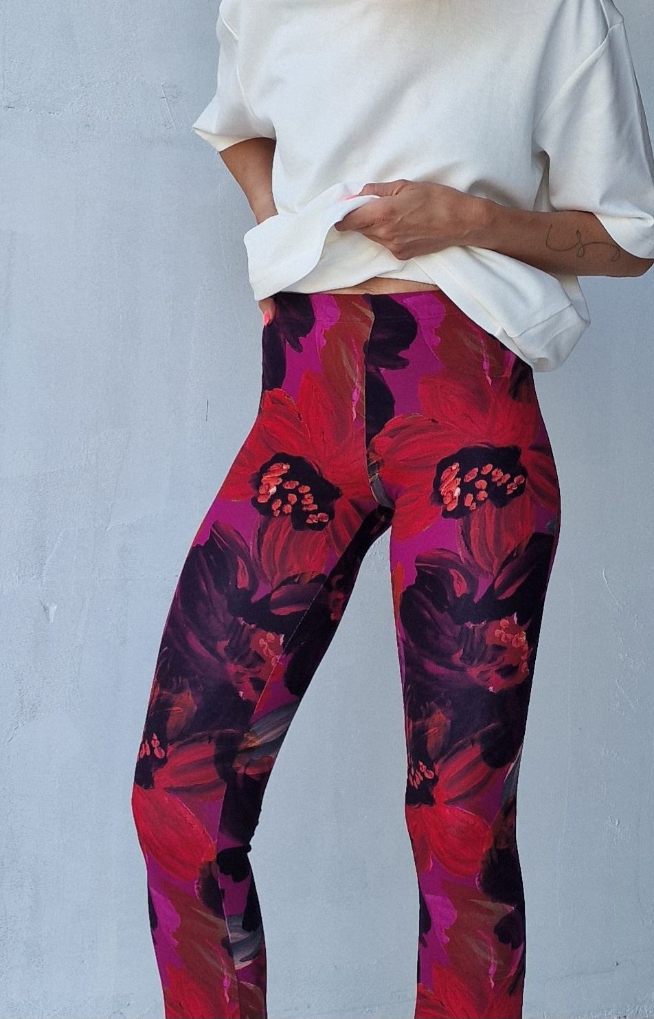 Flared red & pink flowers viscose | tall | lengte 34 en 36 [PRE-ORDER]