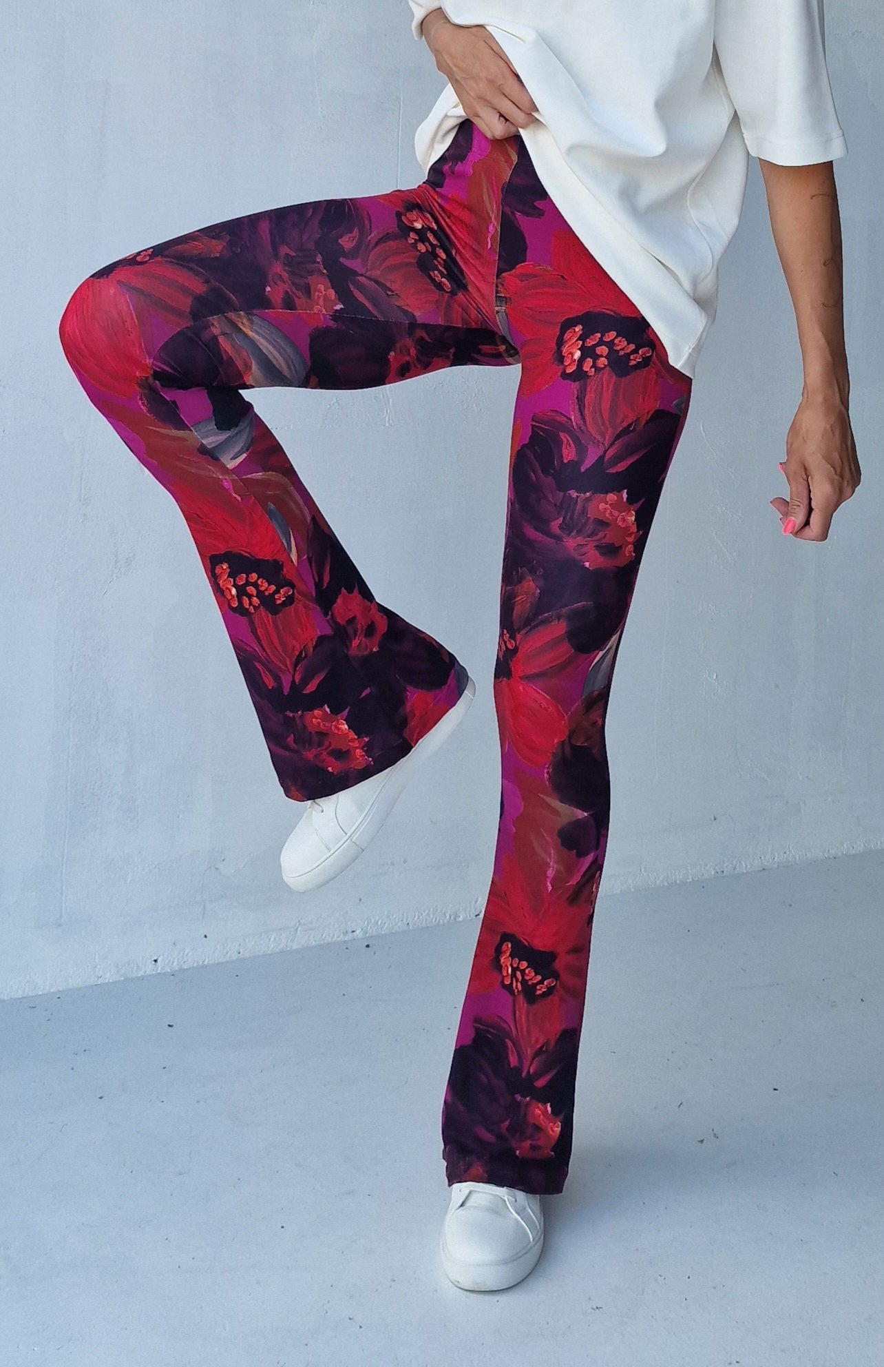 Flared red & pink flowers viscose | tall | lengte 34 en 36 [PRE-ORDER]