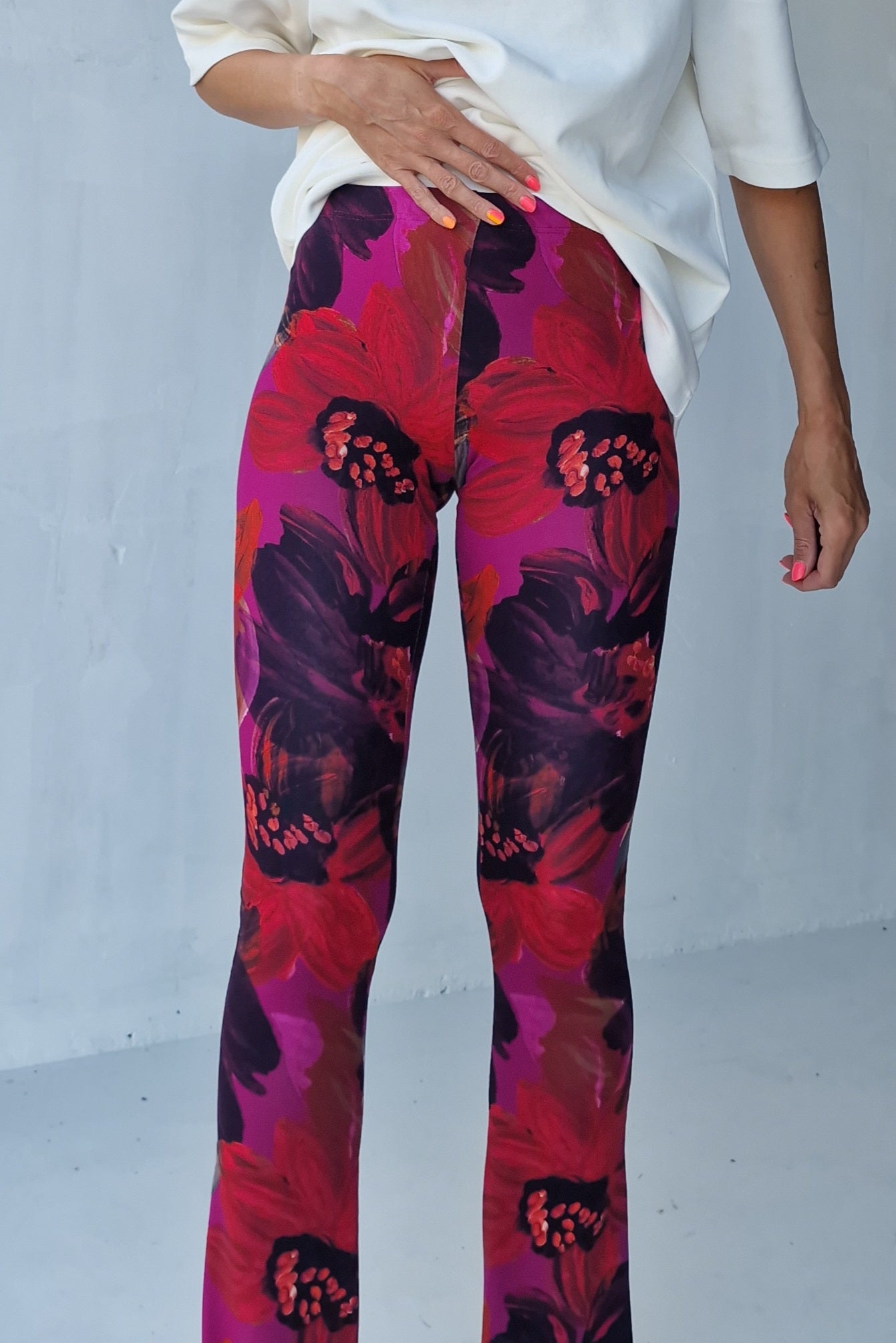 Flared red & pink flowers viscose | tall | lengte 34 en 36 [PRE-ORDER]
