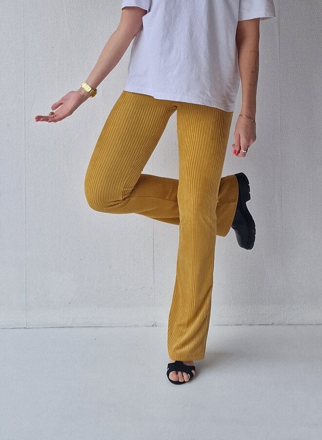 Extra lange flared legging | rib oker | tall | Lengtemaat 34 en 36