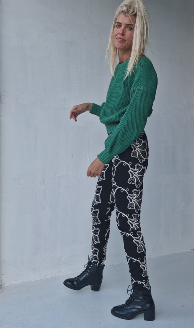 Legging black stitched flowers | tall | lengte 34 en 36
