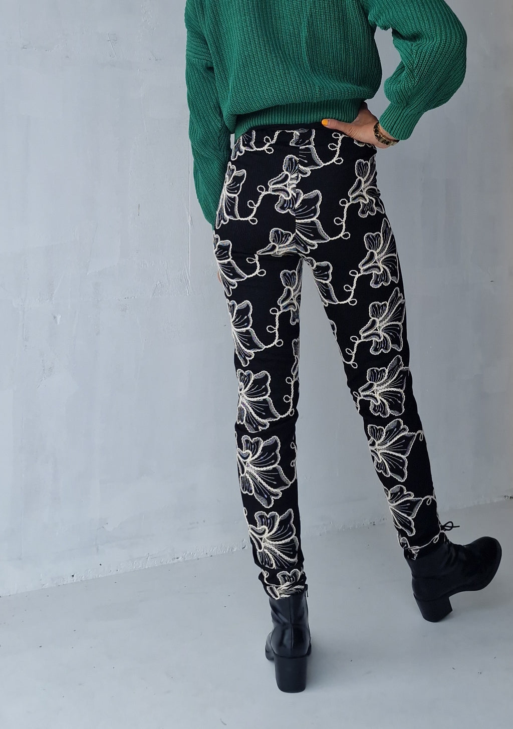 Legging black stitched flowers | tall | lengte 34 en 36