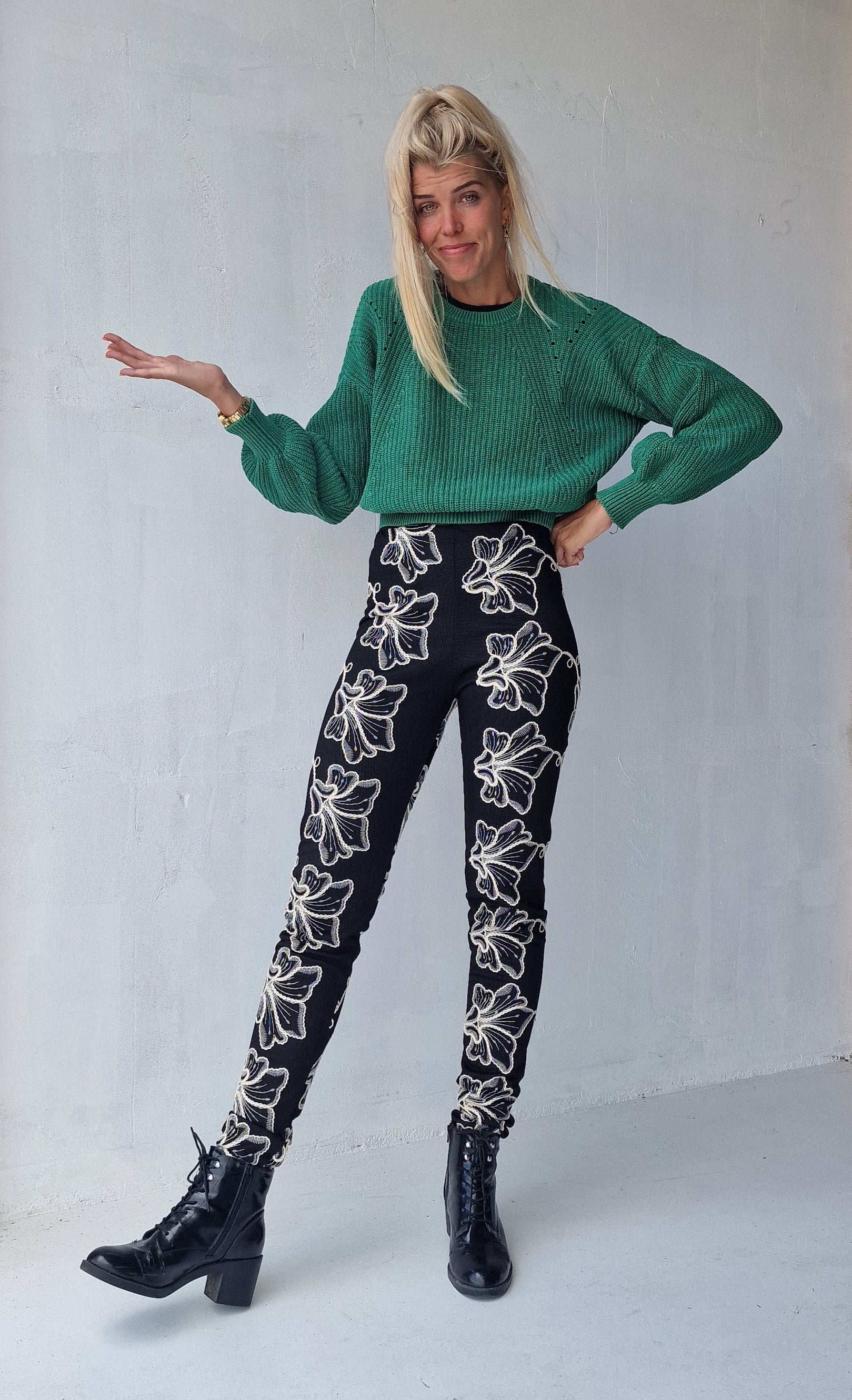 Legging black stitched flowers | tall | lengte 34 en 36