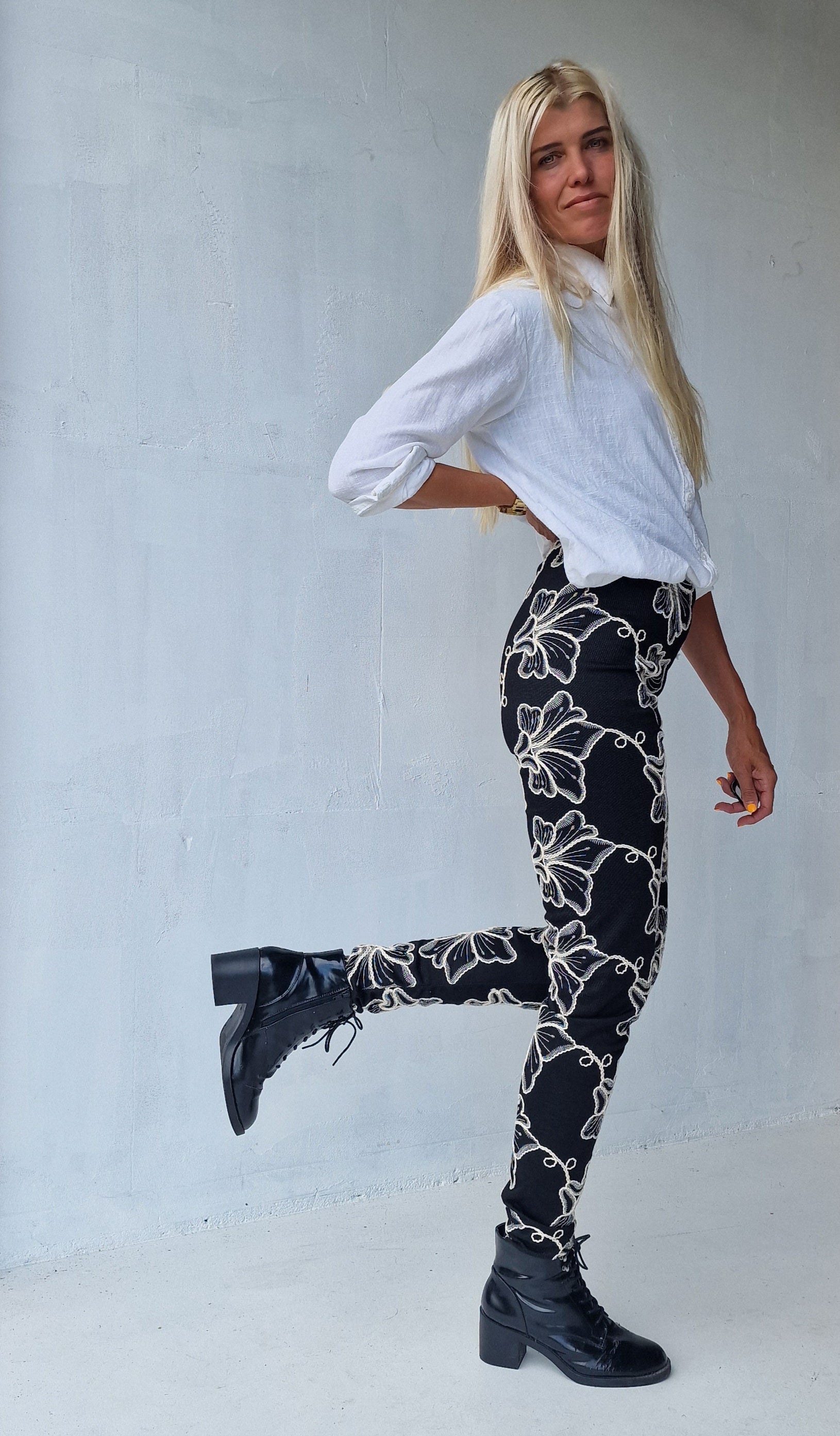 Legging black stitched flowers | tall | lengte 34 en 36