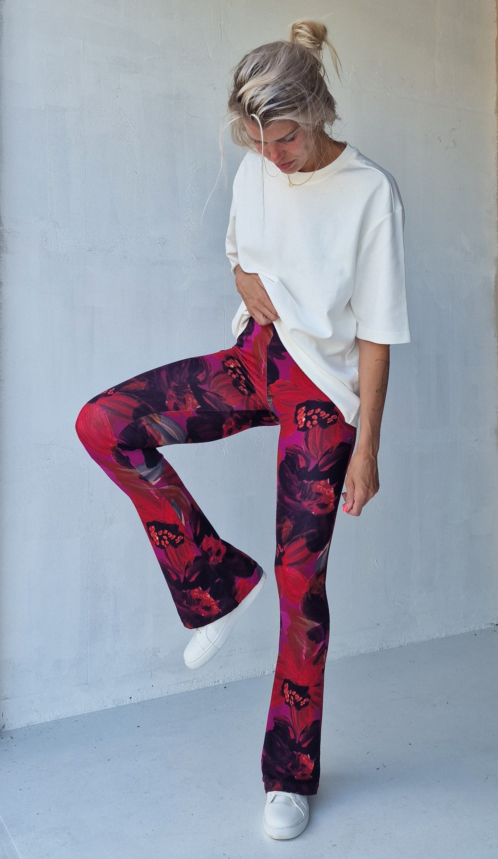 Flared red & pink flowers viscose | tall | lengte 34 en 36 [PRE-ORDER]