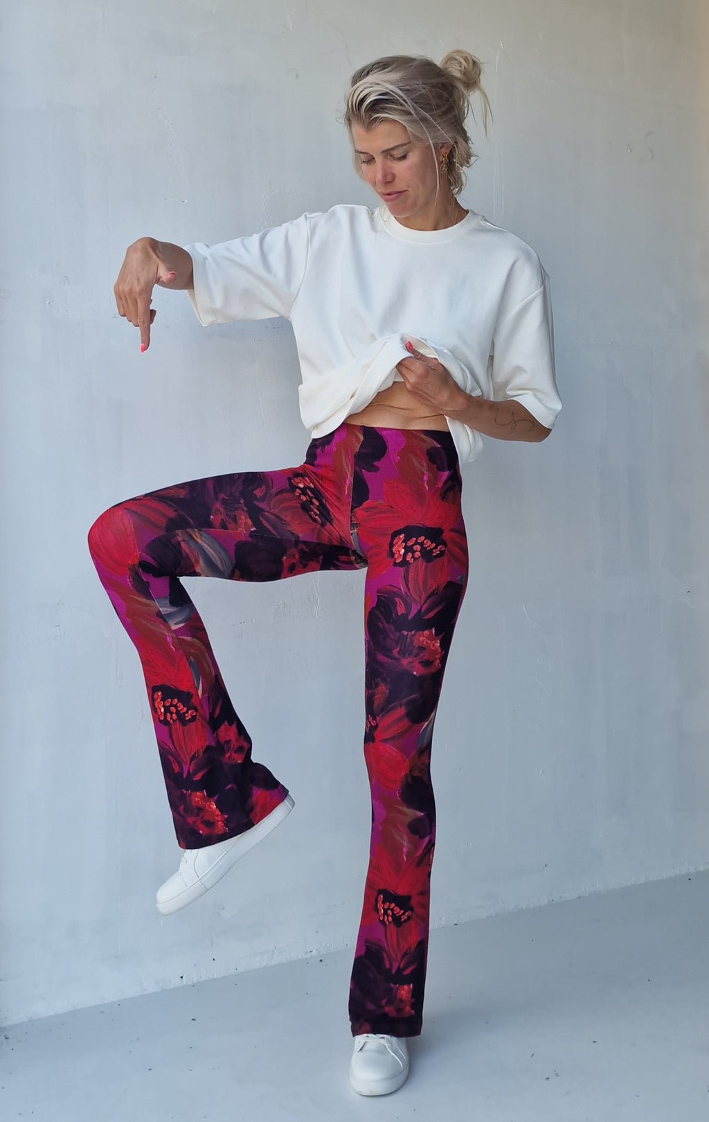 Flared red & pink flowers viscose | tall | lengte 34 en 36 [PRE-ORDER]