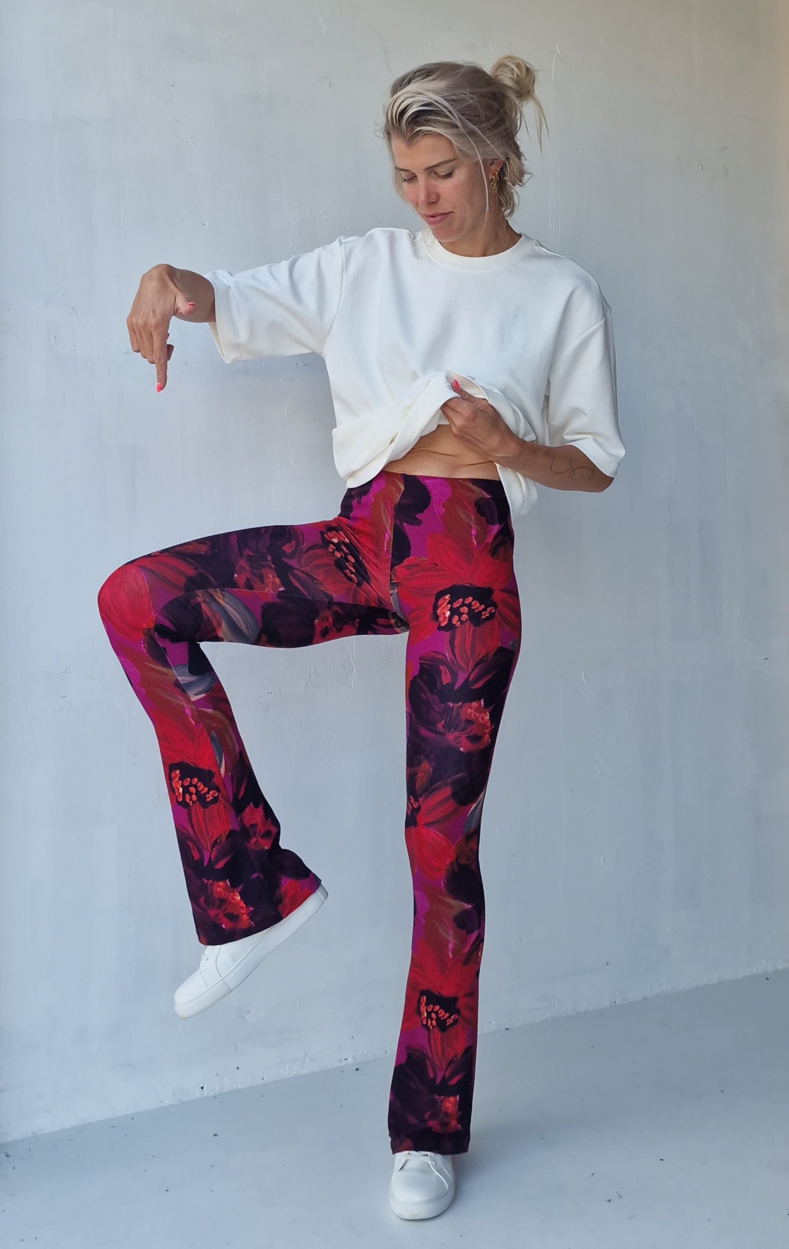 Flared red & pink flowers viscose | tall | lengte 34 en 36 [PRE-ORDER]